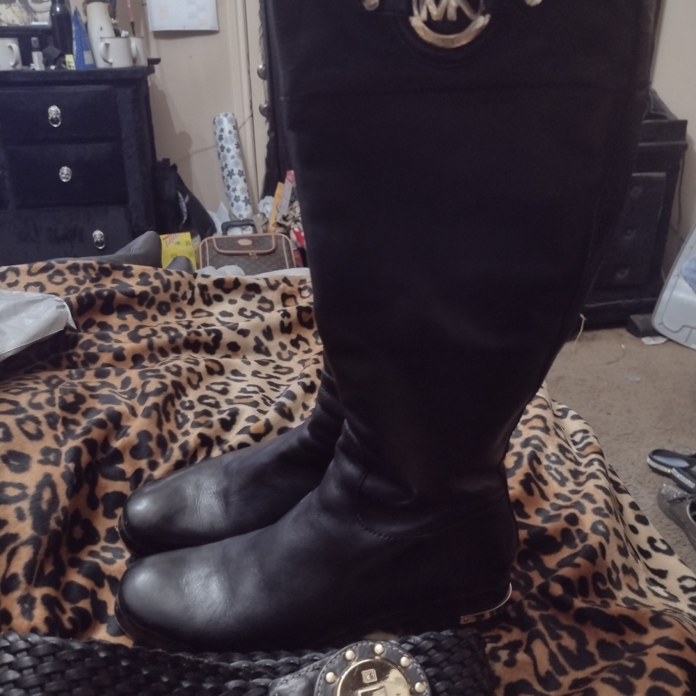 Black Leather Boots and Belt Set - Picture 11 of 12